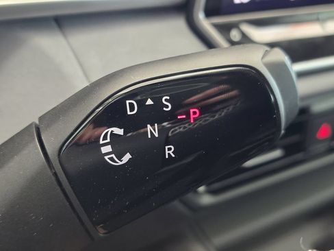 Used 2025 Volkswagen Tiguan SE R-Line AWD/4WD image 17