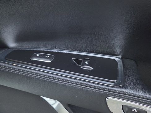 Used 2019 Lincoln Continental Select image 28