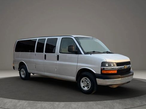 Used 2017 Chevrolet Express 3500 LT w/ LT Preferred Equipment Group image 12