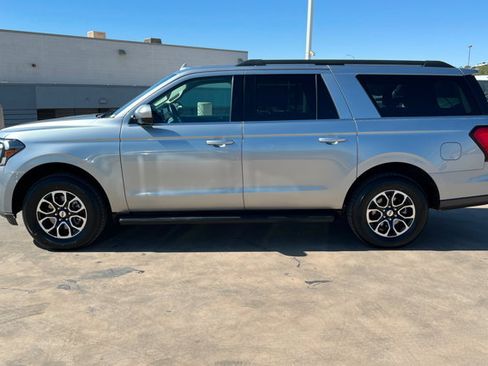 Used 2024 Ford Expedition Max XLT AWD/4WD image 2