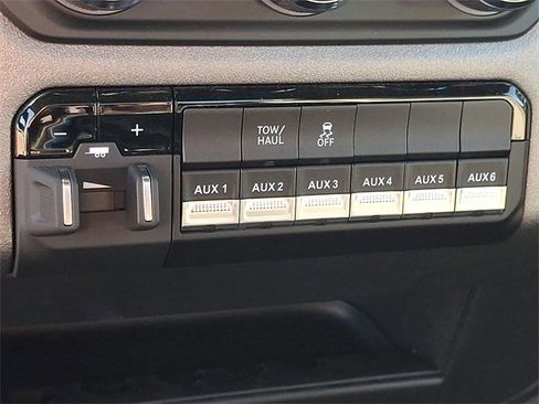 Used 2024 RAM 2500 Tradesman w/ Chrome Appearance Group image 23