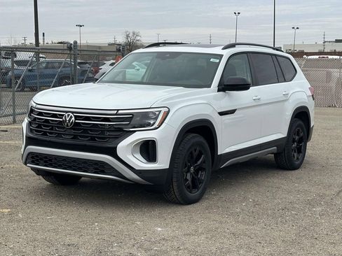 New 2026 Volkswagen Atlas Peak Edition image 1