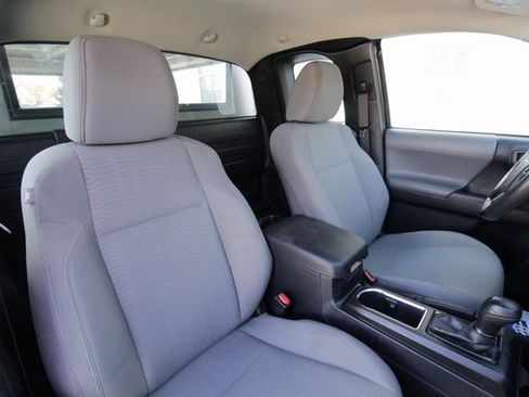 Used 2018 Toyota Tacoma SR5 image 33