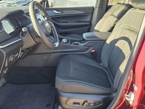 New 2025 Jeep Grand Cherokee Laredo X w/ Luxury Tech Group I image 9