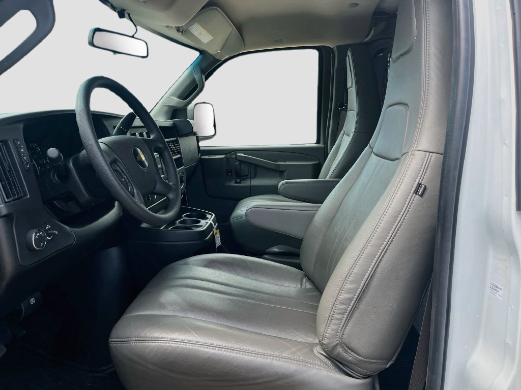 Used 2025 Chevrolet Express 3500 Extended w/ Driver Convenience Package RWD image 20