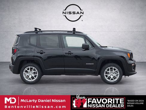 Used 2023 Jeep Renegade Latitude w/ Premium Group AWD/4WD image 6