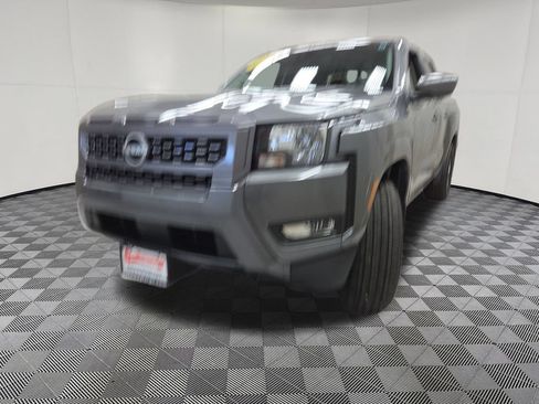 Used 2025 Nissan Frontier SV w/ SV Convenience Package AWD/4WD image 8