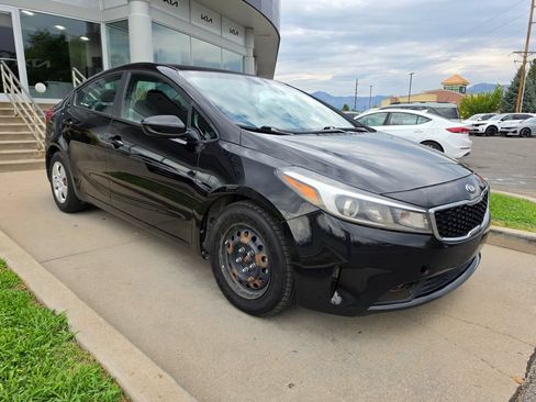 Used 2017 Kia Forte LX FWD image 3