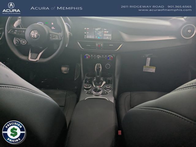 Used 2025 Alfa Romeo Giulia AWD w/ Driving Assist Package image 24