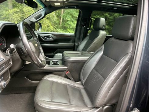 Used 2021 Chevrolet Suburban LT image 17