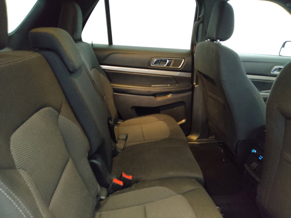 Used 2019 Ford Explorer XLT FWD image 19
