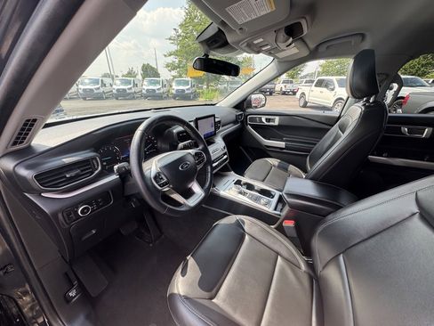 Used 2023 Ford Explorer XLT w/ Equipment Group 202A image 12