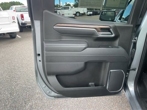 Used 2025 GMC Sierra 1500 SLT AWD/4WD image 17