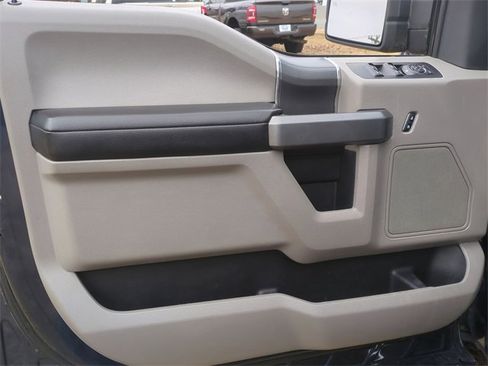 Used 2018 Ford F150 XLT w/ Equipment Group 302A Luxury image 19