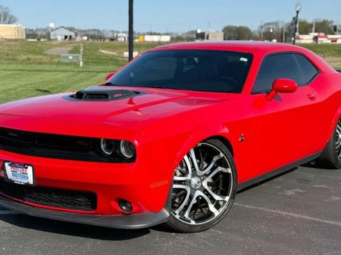 Used 2016 Dodge Challenger R/T Scat Pack image 1