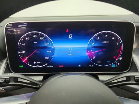 Used 2023 Mercedes-Benz GLC 300 image 9