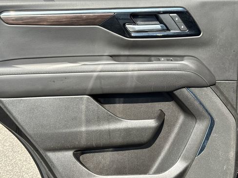 Used 2025 Chevrolet Tahoe LT AWD/4WD image 22