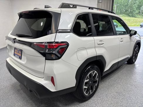 Used 2025 Subaru Forester Premium AWD/4WD image 7