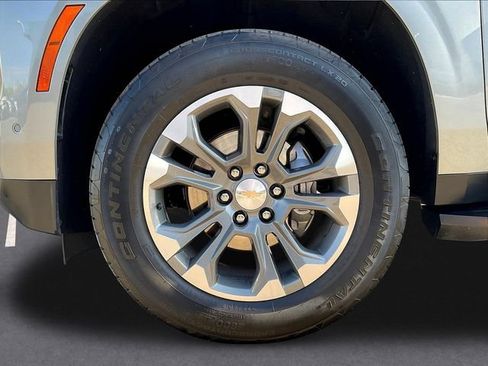 Certified 2025 Chevrolet Suburban LS AWD/4WD image 36