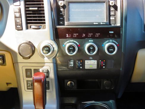 Used 2016 Toyota Sequoia Platinum image 22