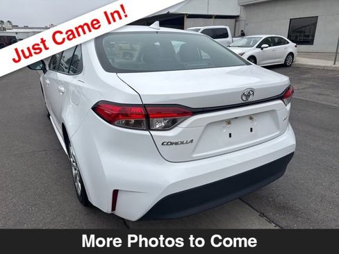 Used 2023 Toyota Corolla LE image 3
