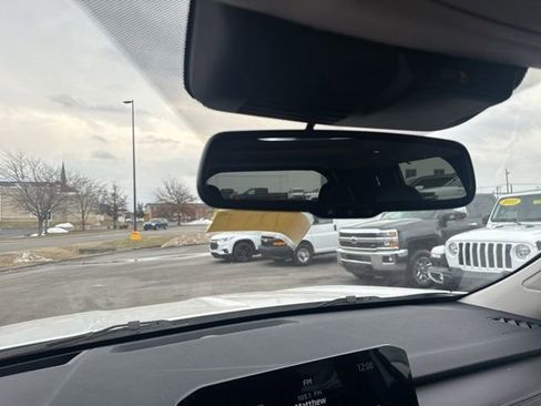 Used 2024 Mitsubishi Outlander SEL image 23