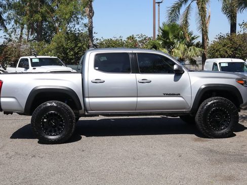Used 2017 Toyota Tacoma TRD Off-Road RWD image 10
