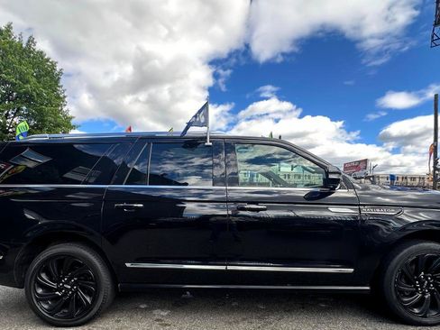 Used 2023 Lincoln Navigator L Reserve AWD/4WD image 3