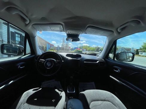 Used 2019 Jeep Renegade Altitude w/ Quick Order Package 2XM FWD image 29