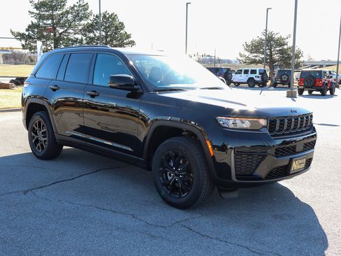 New 2026 Jeep Grand Cherokee Altitude AWD/4WD image 4