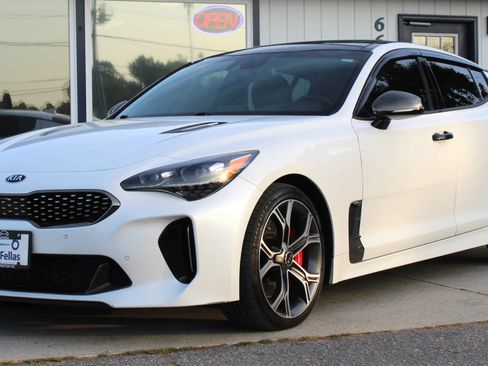 Used 2018 Kia Stinger GT2 RWD image 1