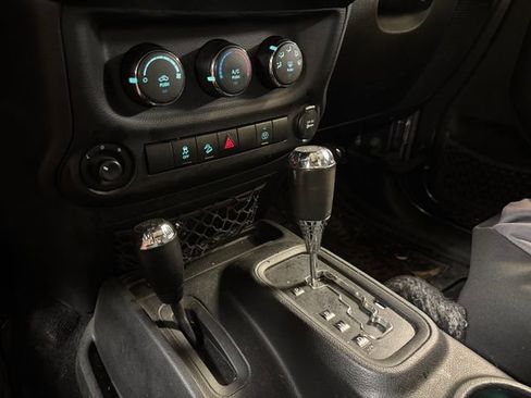 Used 2017 Jeep Wrangler Freedom Edition image 13