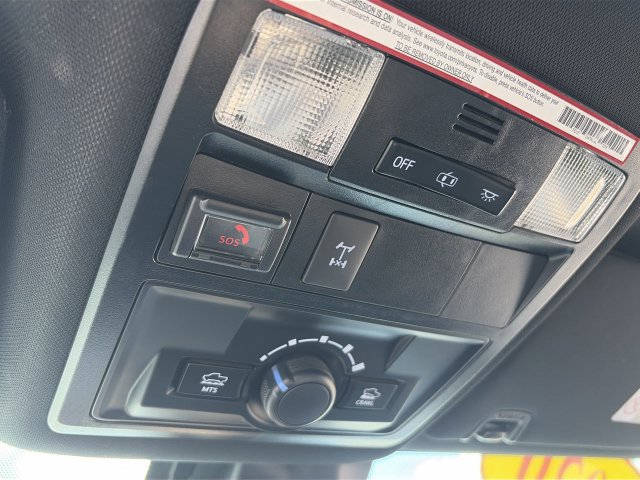 Used 2020 Toyota Tacoma TRD Off-Road w/ Technology Package AWD/4WD image 33