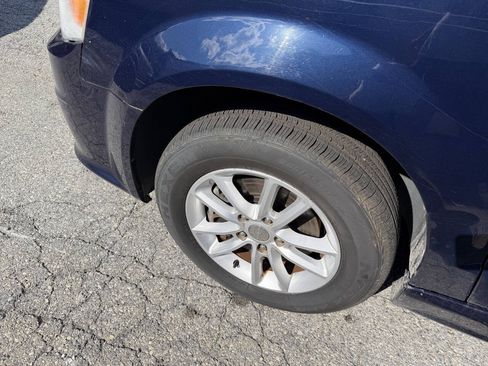 Used 2014 Dodge Grand Caravan SXT FWD image 6