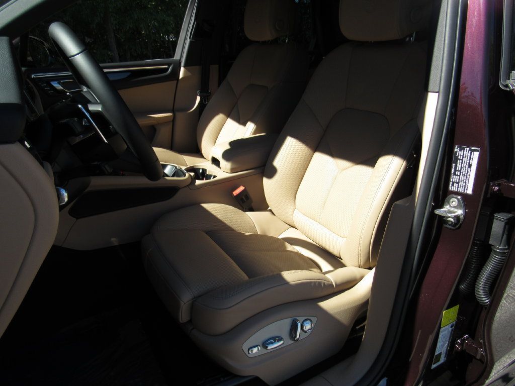 Certified 2026 Porsche Macan AWD/4WD image 14