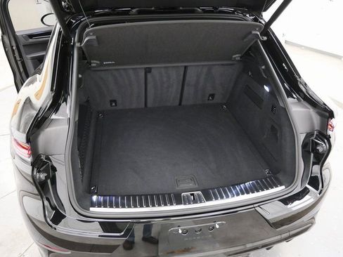 Used 2025 Porsche Cayenne GTS image 38