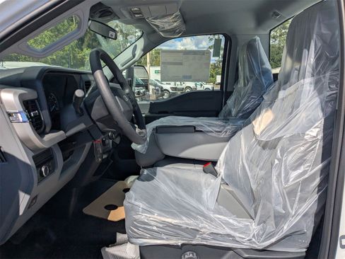 New 2026 Ford F250 XL w/ XL Chrome Package image 10