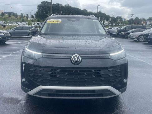 Certified 2026 Volkswagen Tiguan SE w/ Panoramic Sunroof Package FWD image 2