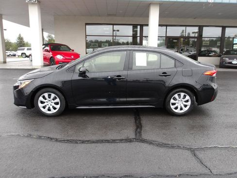 Used 2023 Toyota Corolla LE FWD image 2