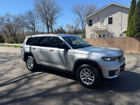 Used 2022 Jeep Grand Cherokee L Laredo w/ Luxury Tech Group I image 15