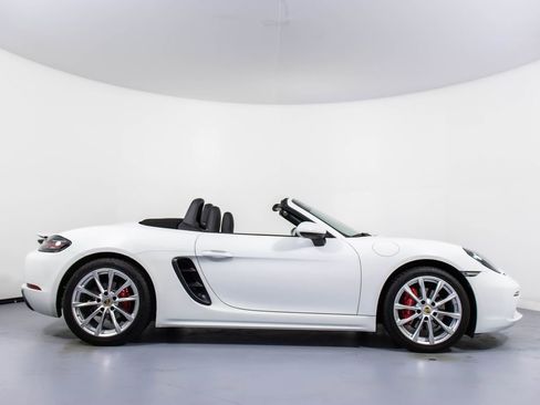 Used 2024 Porsche 718 Boxster S RWD image 3