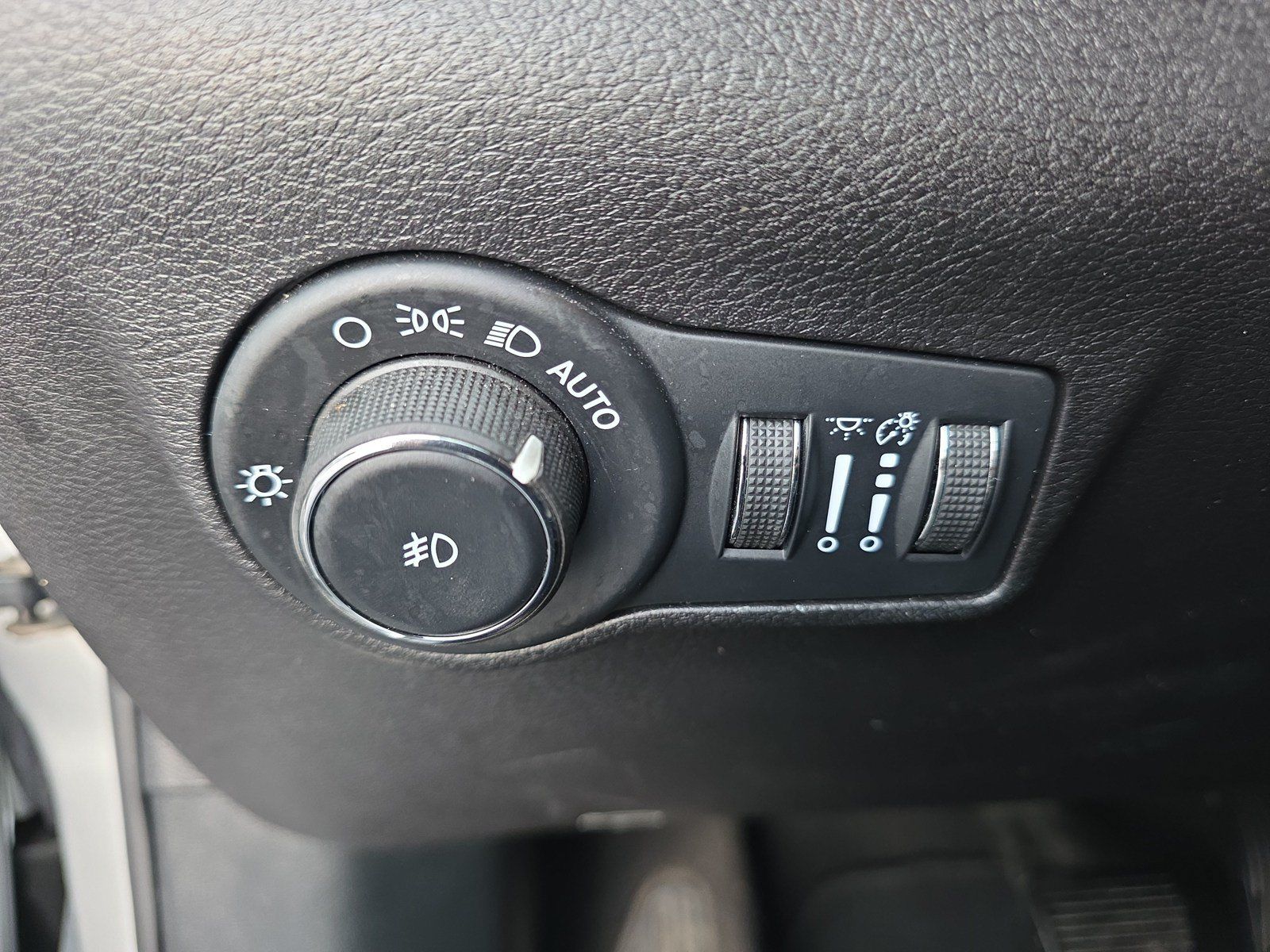 Used 2024 Jeep Compass Latitude AWD/4WD image 23