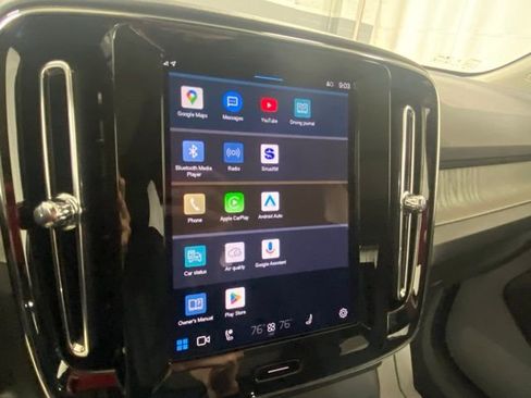 Used 2025 Volvo XC40 B5 Plus image 22