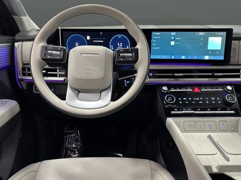 Used 2025 Hyundai Santa Fe Calligraphy image 5