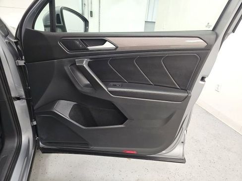 Used 2022 Volkswagen Tiguan SE image 35