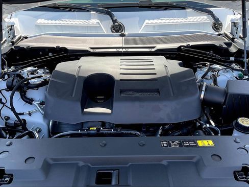 New 2026 Land Rover Defender 110 X-Dynamic SE image 15