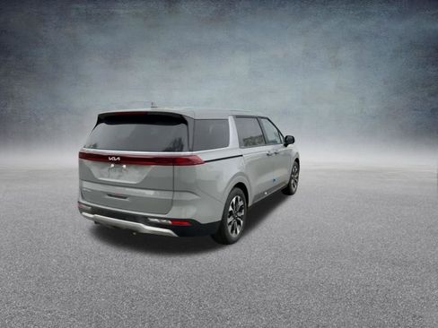 Used 2024 Kia Carnival EX FWD image 21