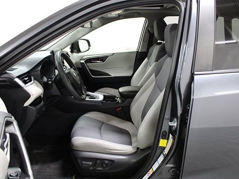 Certified 2019 Toyota RAV4 XLE w/ Convenience Package image 11