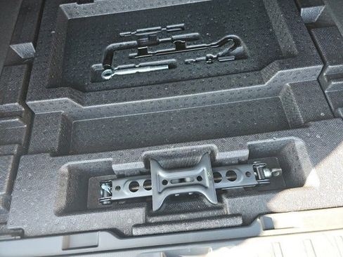 Used 2023 Subaru Outback Limited image 16