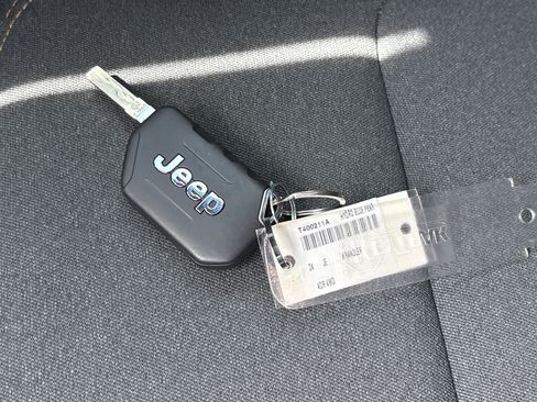 Used 2024 Jeep Wrangler Unlimited Sport AWD/4WD image 36
